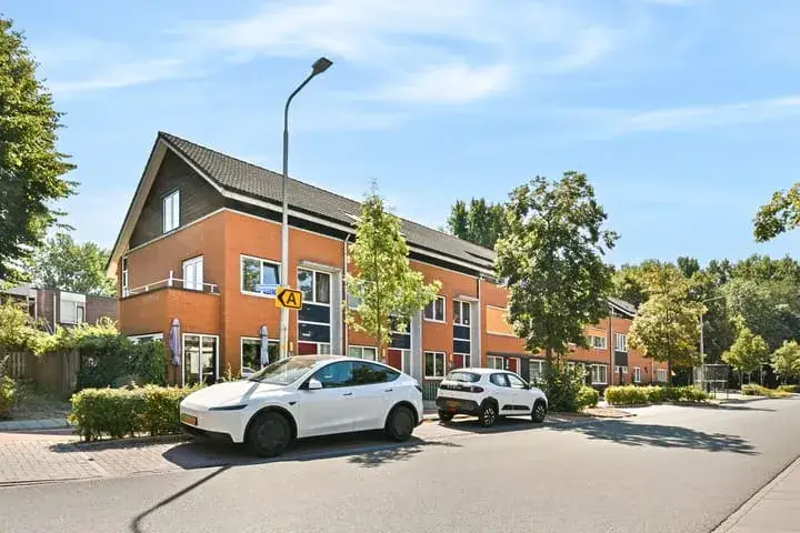 Hoekwoning te koop: Rijksstraatweg 135, Duivendrecht Duivendrecht