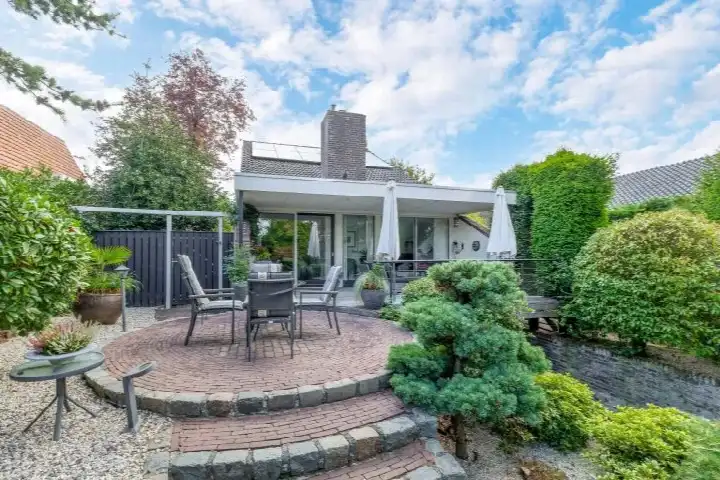 Vrijstaande woning te koop: Rijksweg 142A, Velden-West Velden