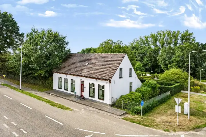 Vrijstaande woning te koop: Rijksweg 20, Nieuw-Bergen Buitengebied Bergen (Li)
