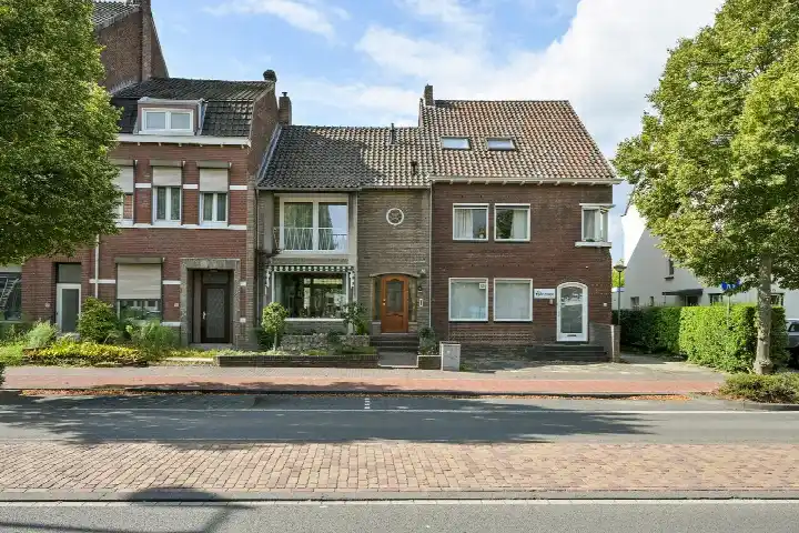 Tussenwoning te koop: Rijksweg Zuid 51, Ophoven Sittard