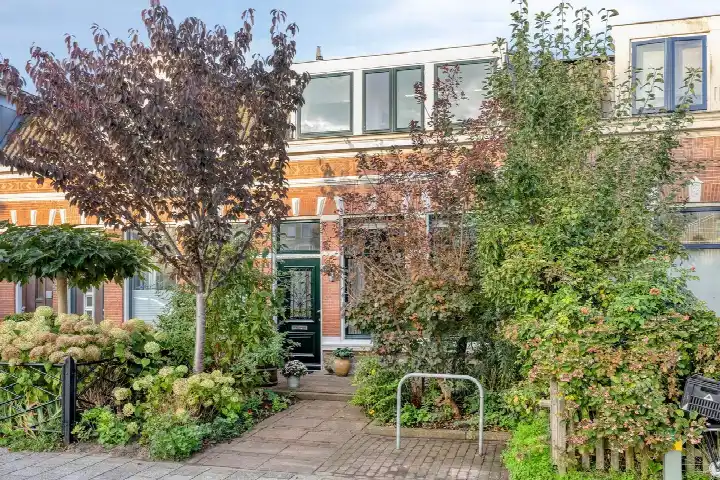 Terraced house for sale: Rijn en Schiekade 63, Vreewijk Leiden