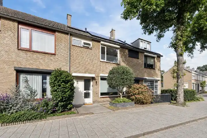 Tussenwoning te koop: Rijnlaan 56, Zeekant Bergen Op Zoom