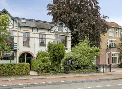 Corner house for sale: Rijnsburgerweg 138, Vogelwijk Leiden