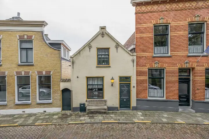 Tussenwoning te koop: Ring 38, Middelharnis centrum Middelharnis