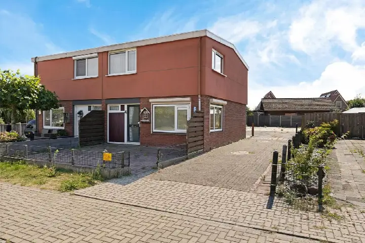 Twee-onder-één-kap te koop: Ring 6, Nieuw-Amsterdam-Centrum Nieuw-Amsterdam