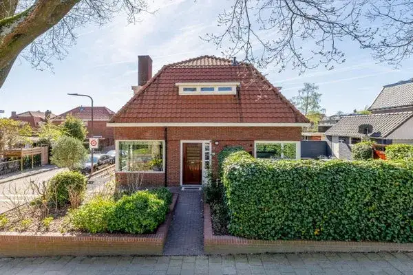 Hoekwoning te koop: Ringallee 81, Velp-Noord boven spoorlijn Velp