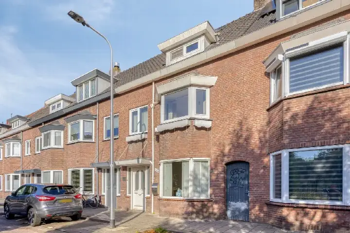 Tussenwoning te koop: Ringbaan-Zuid 105, Fatima West Tilburg