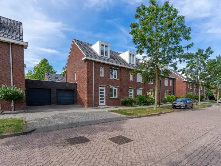 Tussenwoning te koop: Ringdijk 24, Essenpas Bemmel