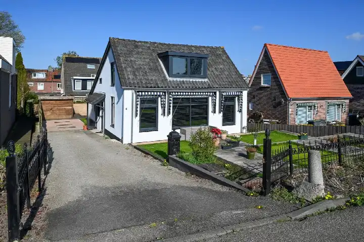 Vrijstaande woning te koop: Ringdijk 4, Meerwijk De Kwakel