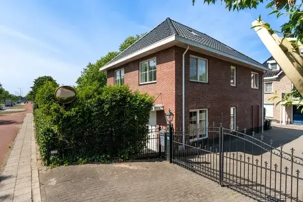 Detached house for sale: Ringdijk 74, Schiebroek Rotterdam