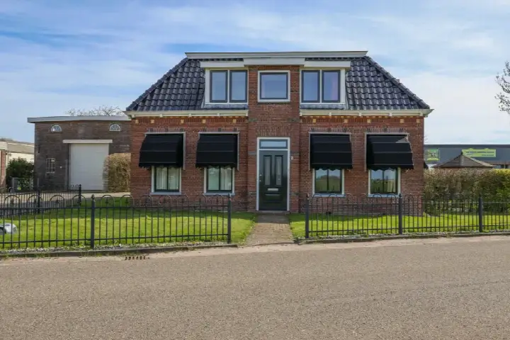 Vrijstaande woning te koop: Rinia van Nautaweg 6, Gytsjerk Gytsjerk