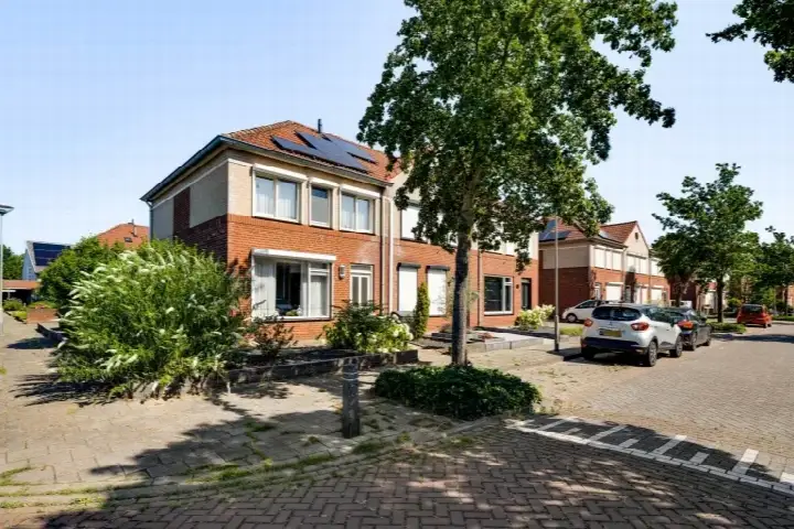 Corner house for sale: Rinus pereirastraat 1, Offenbeek Reuver