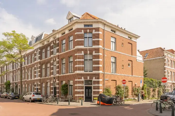 Corner house for sale: Riouwstraat 149, Archipelbuurt 'S-Gravenhage