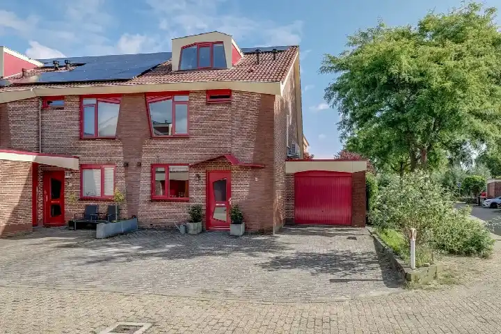 Hoekwoning te koop: Robert Stolzhof 95, Kersenboogerd-Zuid - Buurt 33 05 Hoorn