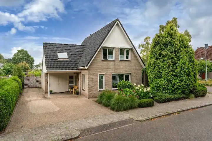 Vrijstaande woning te koop: Robijnlaan 8, Veendam-Centrum Veendam