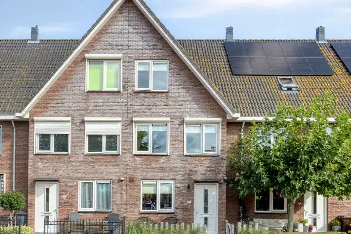 Terraced house for sale: Rode Kruislaan 18, Altena Hellevoetsluis
