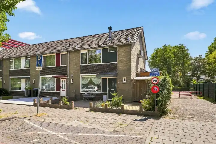 Corner house for sale: Rode Zee 16, Peldersveld West Zaandam