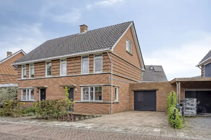 Hoekwoning te koop: roelof blokzijlstraat 4, Dorp Boekelo Enschede