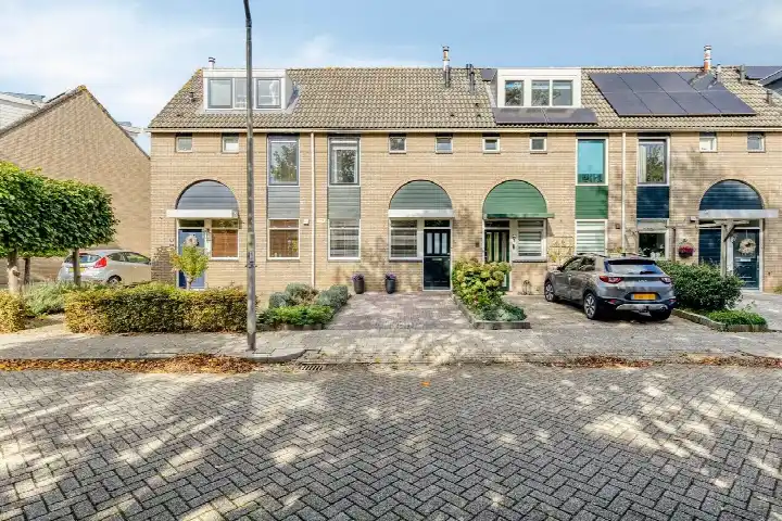 Terraced house for sale: Roerdompweg 76, Oud-Beijerland Zoomwijck Oud-Beijerland