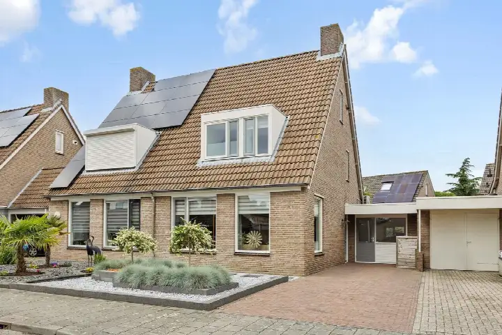 Tussenwoning te koop: Roggeakker 7, Kom Nuland Nuland