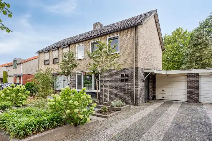 Tussenwoning te koop: Roggelseweg 10, Helden-centrum Helden