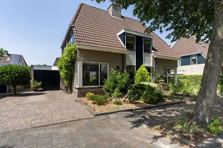 Twee-onder-één-kap te koop: ROLLEMASTATE 104, Camminghaburen-Zuid Leeuwarden