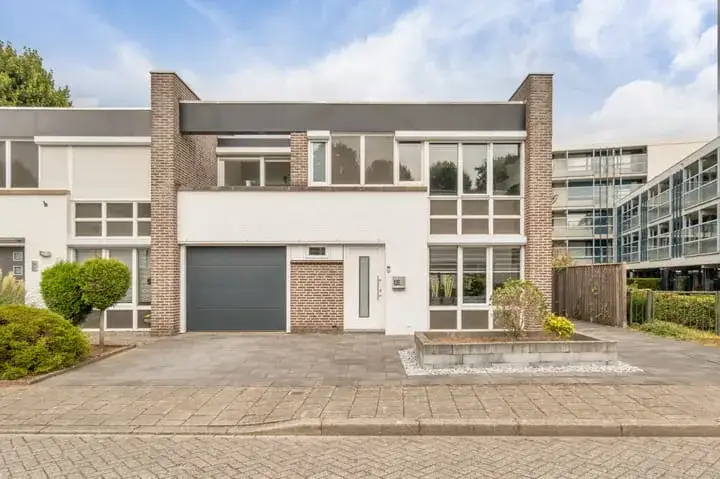 Corner house for sale: Röntgenstraat 12, Brusselsepoort Maastricht
