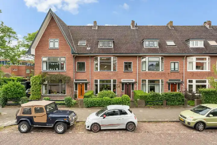 Tussenwoning te koop: Roodenburgerstraat 49, Burgemeesterswijk Leiden