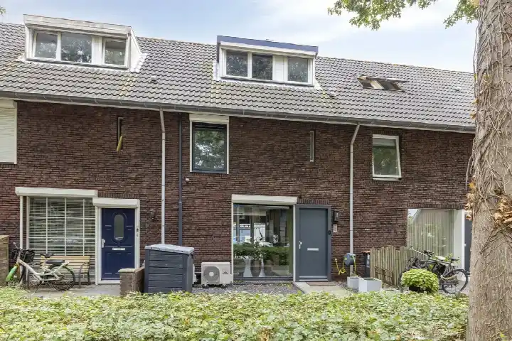 Tussenwoning te koop: Roodeschoolstraat 22, Dalem Noord II Tilburg