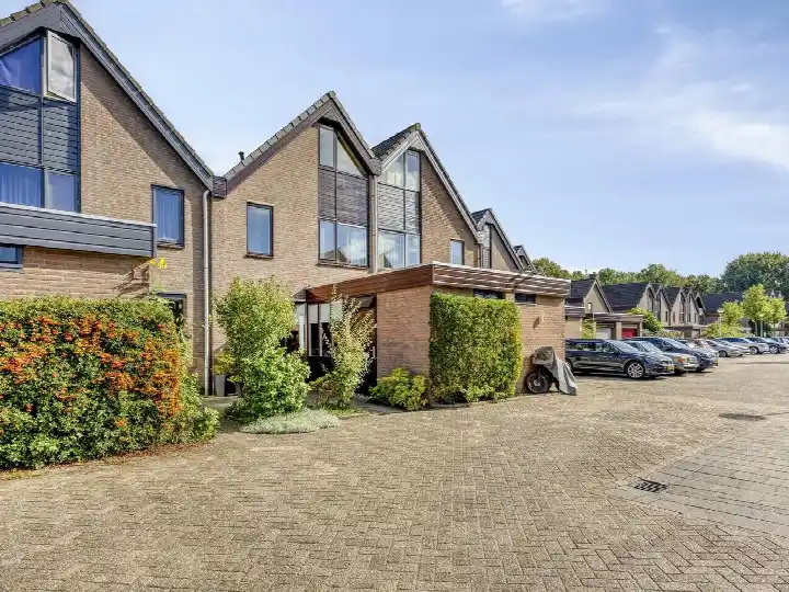 Tussenwoning te koop: Roos van Dekama erf 64, Ervenbuurt Capelle Aan Den Ijssel