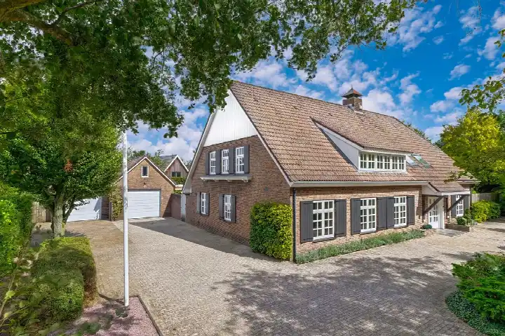 Vrijstaande woning te koop: Roosbergseweg 2, Bavel Bavel (Gem. Breda)