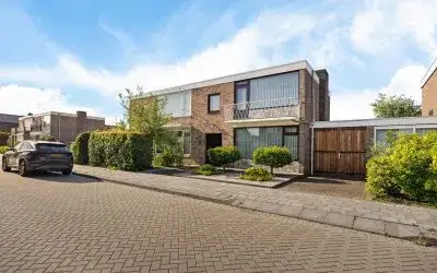 Tussenwoning te koop: Rooseveltstraat 12, Oorlogsheldenbuurt Oss