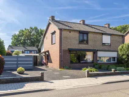 Twee-onder-één-kap te koop: Rooseveltstraat 13, De Kling Brunssum