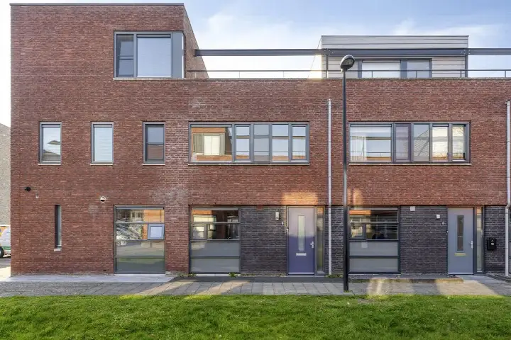 Tussenwoning te koop: Roosjestin 18, Sterrebos Tiel