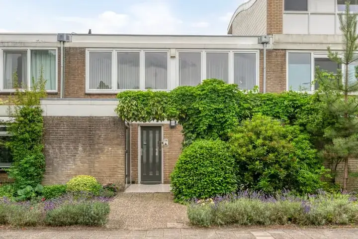 Terraced house for sale: Roosmarijnhof 34, Duivendrecht Duivendrecht