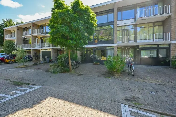 Tussenwoning te koop: Roosmarijnhof 9, Duivendrecht Duivendrecht