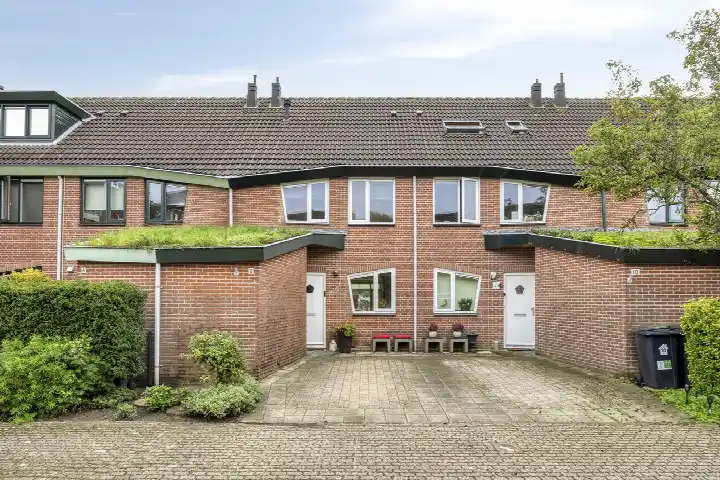 Terraced house for sale: Rosa Spierstraat 8, Hoofddorp Toolenburg Oost Hoofddorp