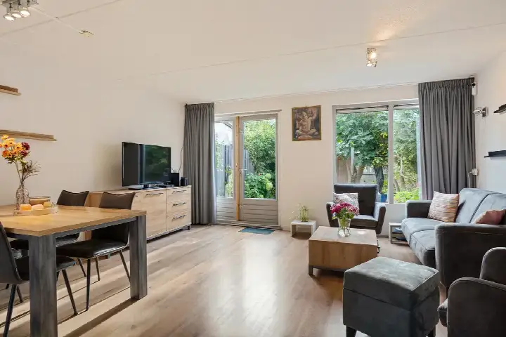 Tussenwoning te koop: Rosweide 15, Weidebuurt-Noord Zoetermeer