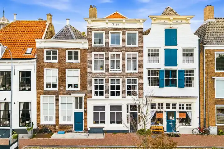 Tussenwoning te koop: Rotterdamsekaai 11, Damplein Middelburg