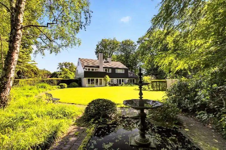 Detached house for sale: Rozenlaantje 6, Steenbergen Laren