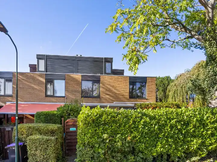 Tussenwoning te koop: Rozentuin 268, Essesteijn / Tuinen Voorburg