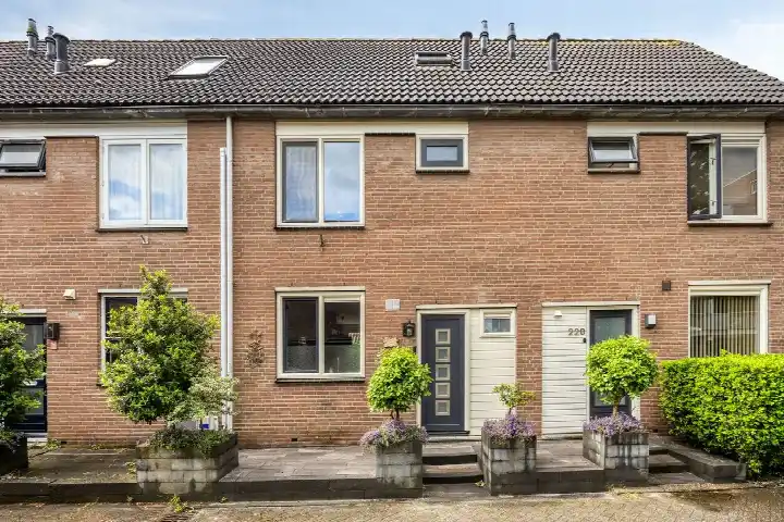 Tussenwoning te koop: Rudyard Kipling-erf 221, Pearl Buck-erf en omgeving Dordrecht