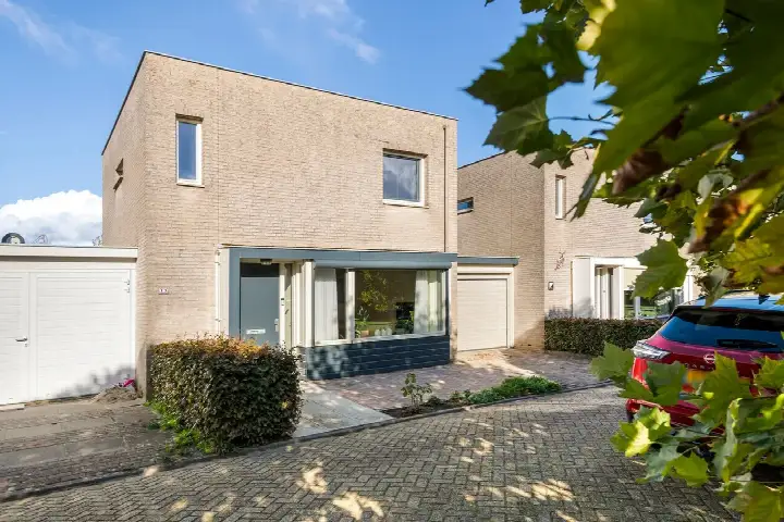 Tussenwoning te koop: Ruisvoorn 13, Passewaaij-Zuid-West Tiel