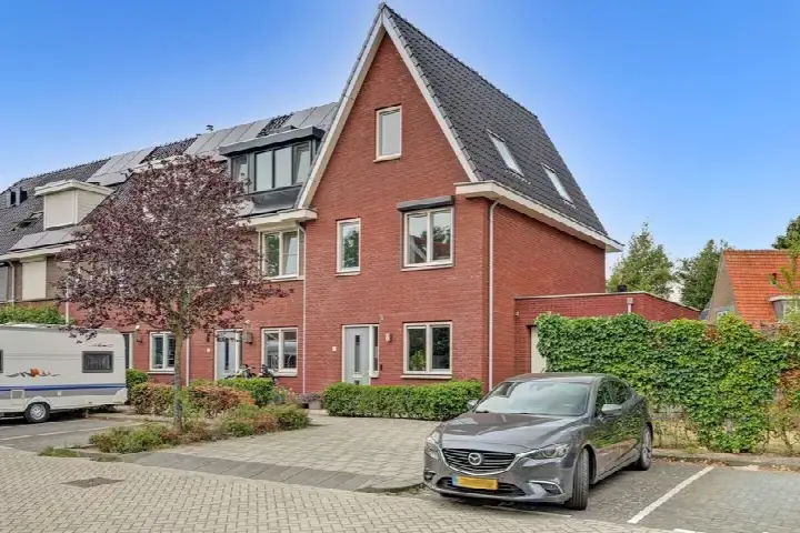 Corner house for sale: Rustburg 1, Oud-Beijerland Zoomwijck Oud-Beijerland