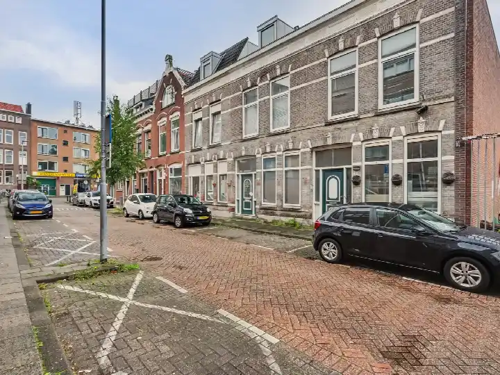 Corner house for sale: Ruwaardstraat 10, Nieuwe Westen Rotterdam