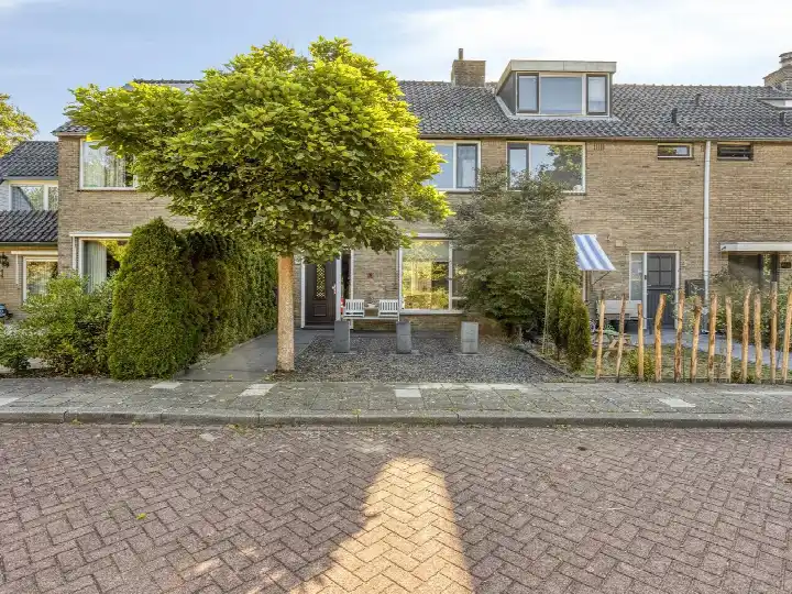 Tussenwoning te koop: S.G.A. Doorenbosstraat 5, Botanicusbuurt Boskoop