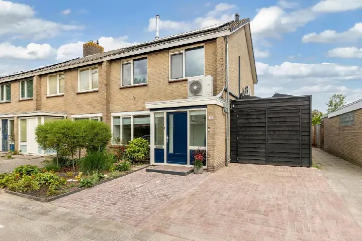 Hoekwoning te koop: S.H.de Rooshof 51, De Singels west Drachten