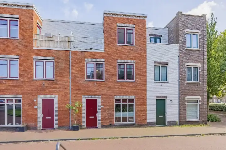 Terraced house for sale: S.P. Kuijperplantsoen 105, Oud-IJmuiden Ijmuiden