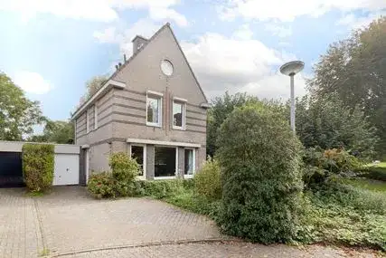 Corner house for sale: Sadatdomein 7, Randwyck Maastricht