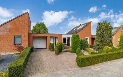 Tussenwoning te koop: Saffatinstraat 5, Maurik Maurik